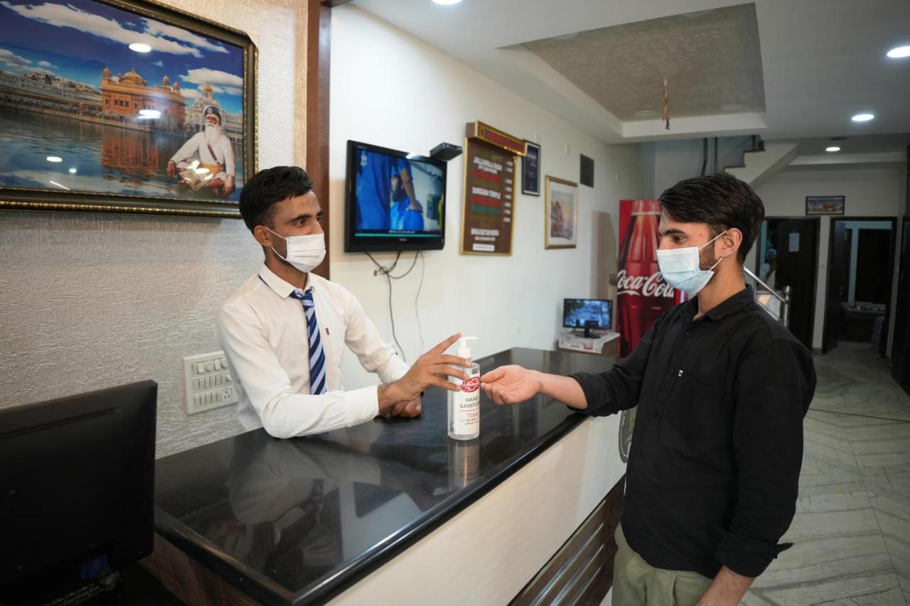 Hotel Holiday Comfort Amritsar Buitenkant foto