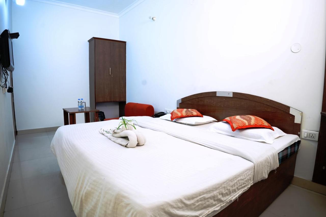 Hotel Holiday Comfort Amritsar Buitenkant foto