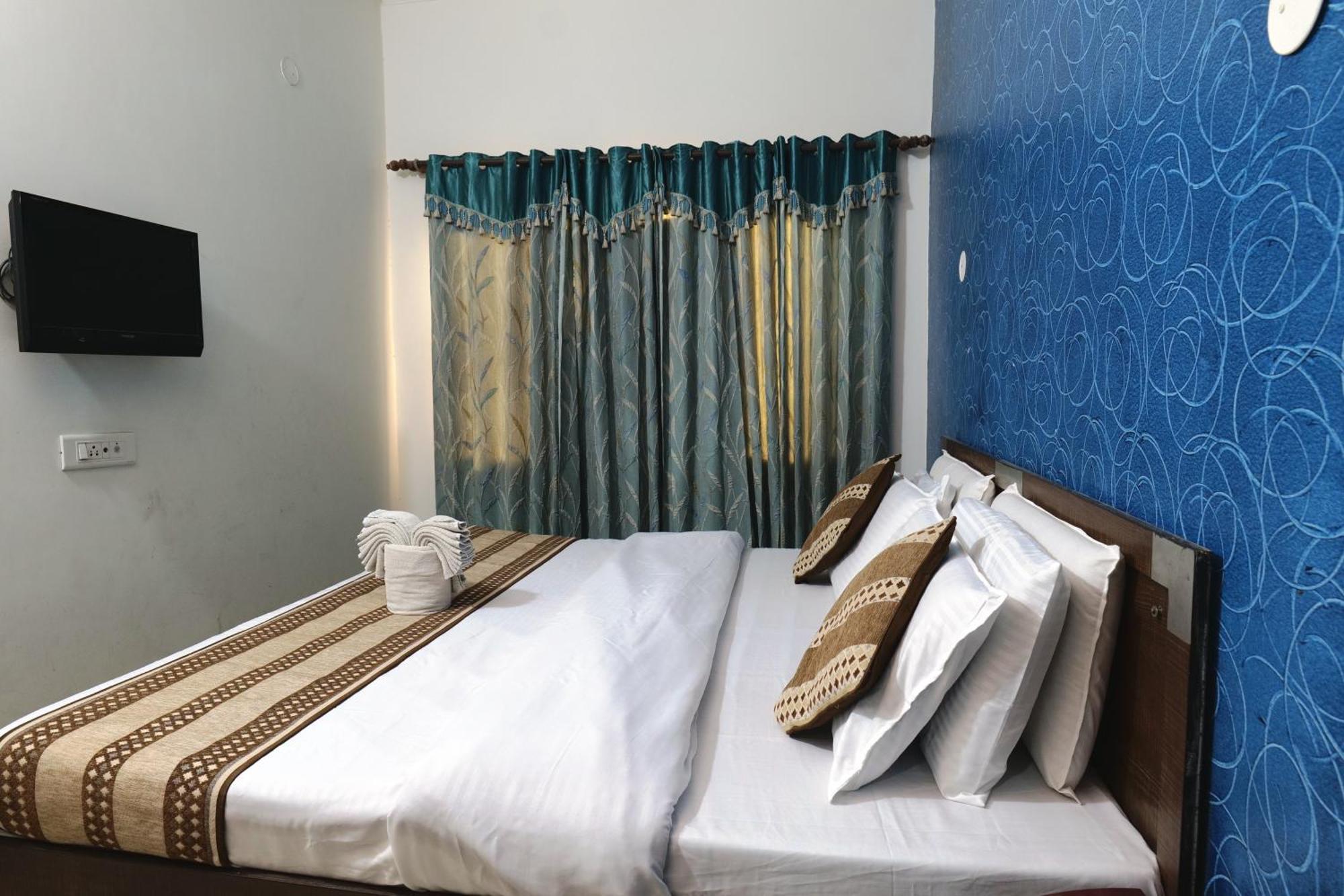 Hotel Holiday Comfort Amritsar Buitenkant foto