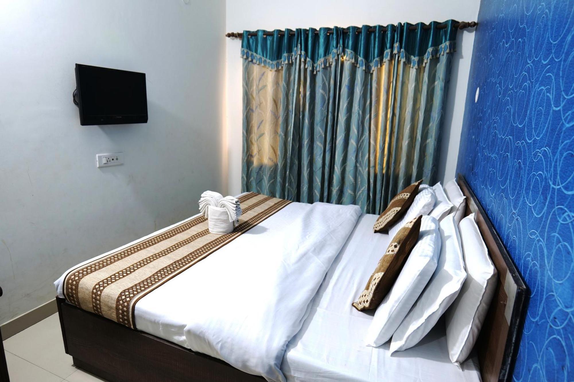 Hotel Holiday Comfort Amritsar Buitenkant foto