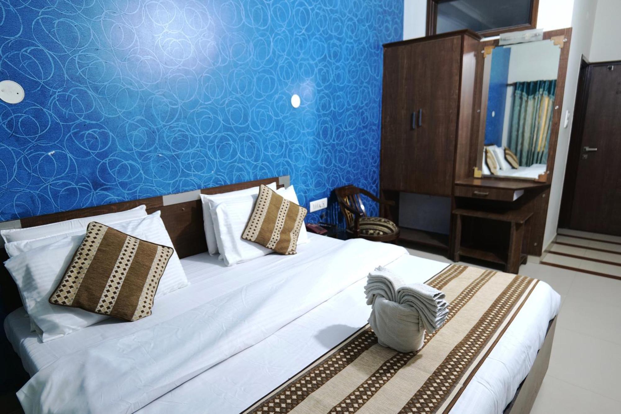 Hotel Holiday Comfort Amritsar Buitenkant foto