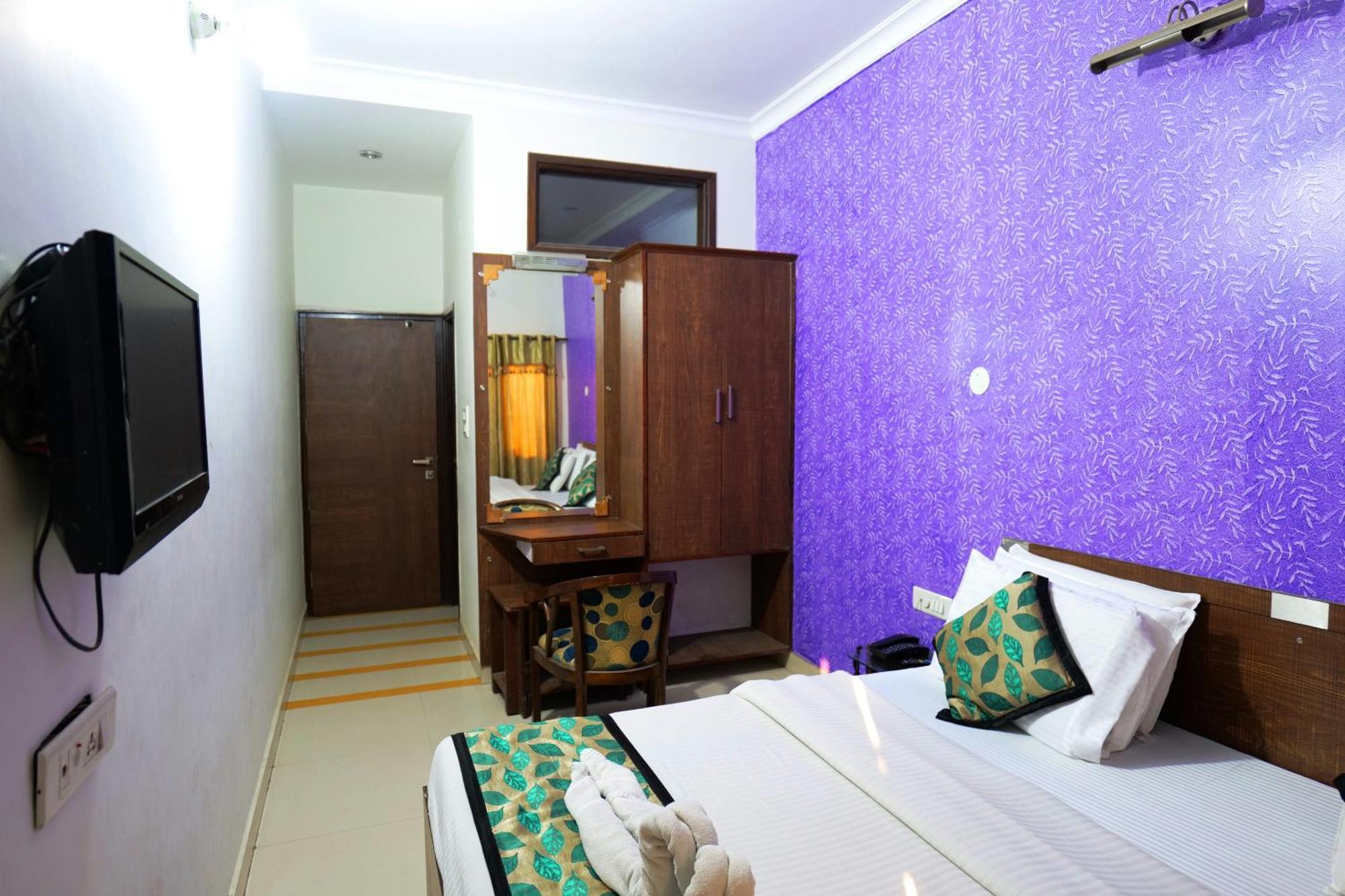 Hotel Holiday Comfort Amritsar Buitenkant foto