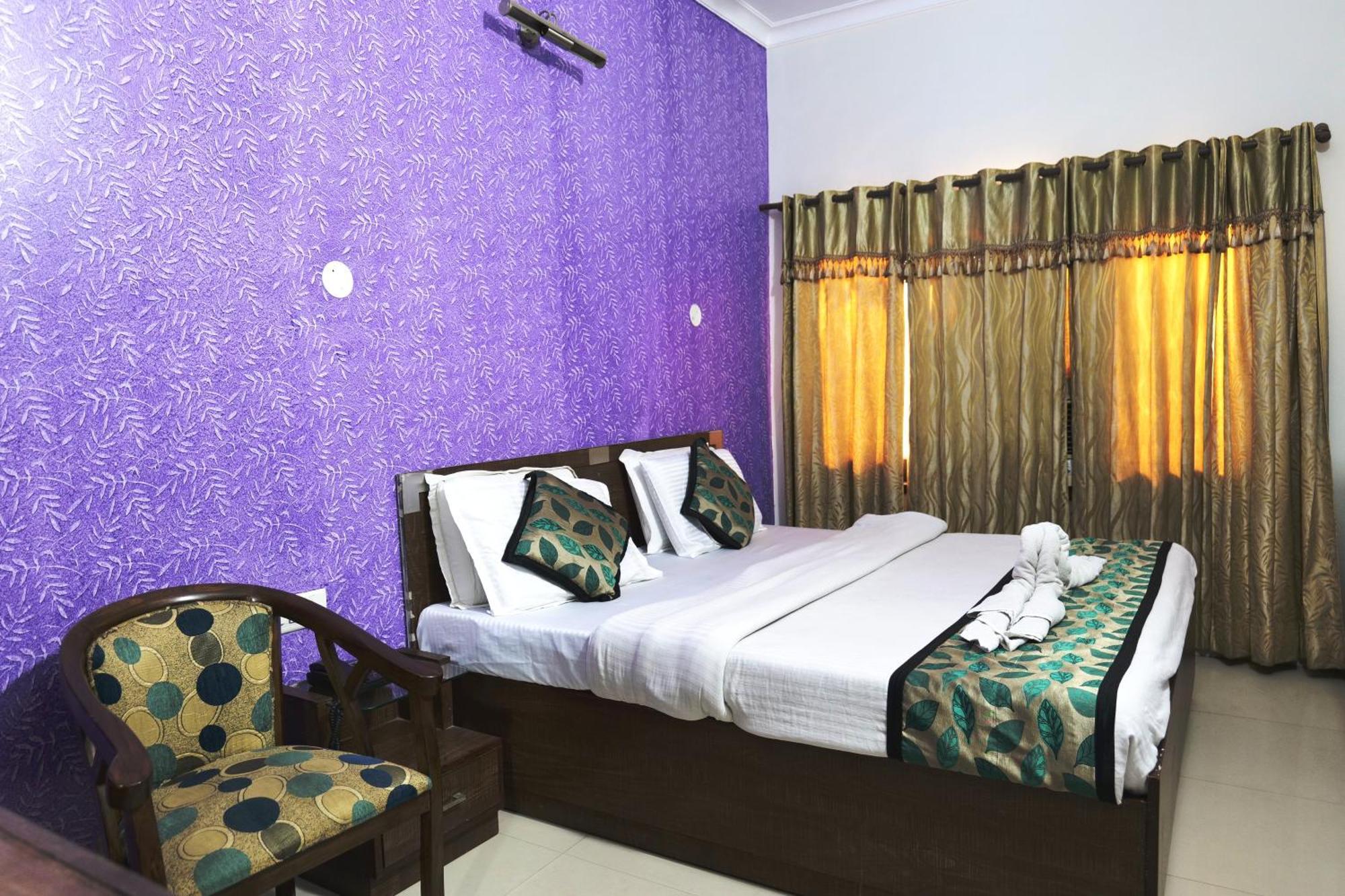 Hotel Holiday Comfort Amritsar Buitenkant foto