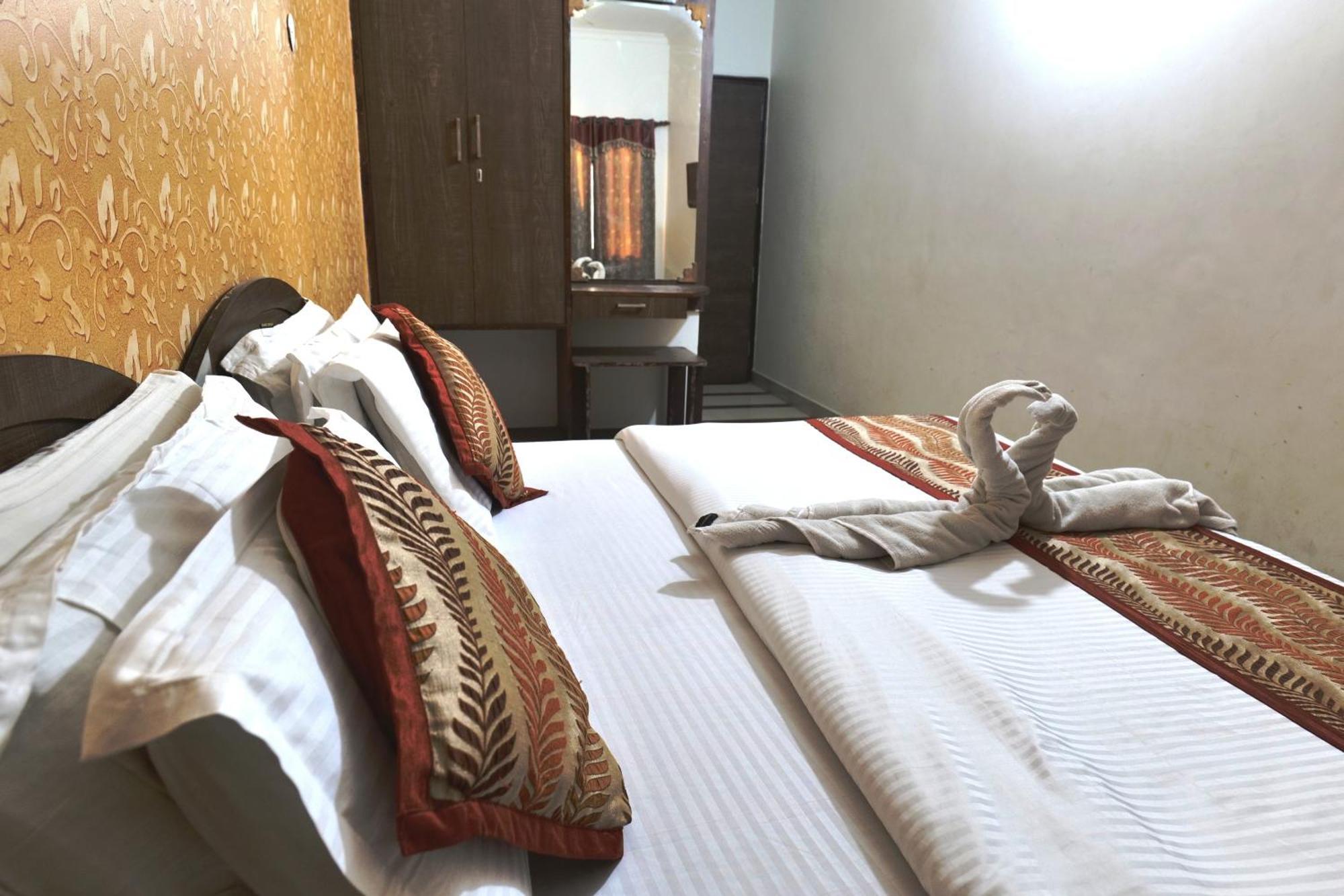 Hotel Holiday Comfort Amritsar Buitenkant foto