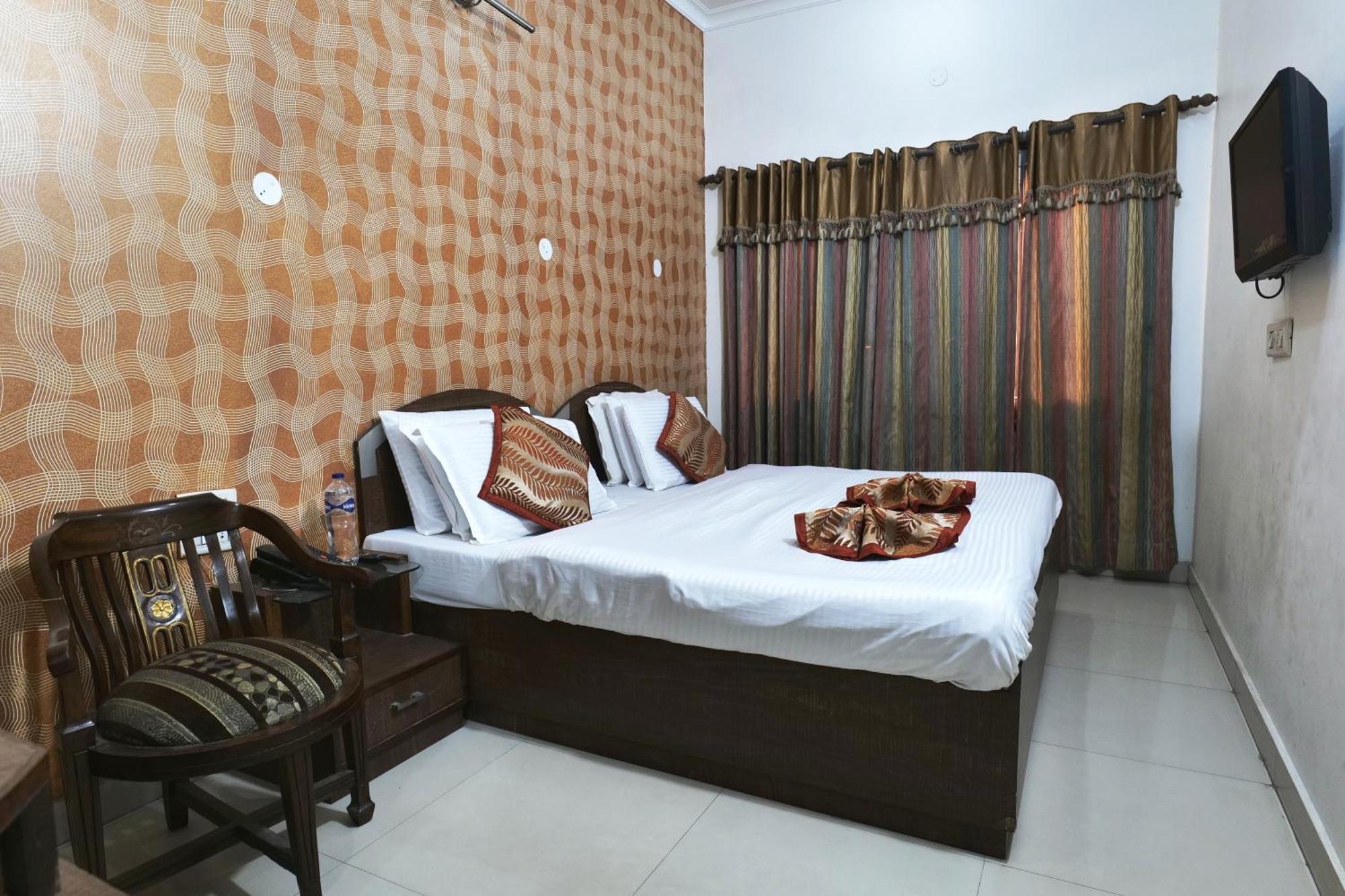 Hotel Holiday Comfort Amritsar Buitenkant foto