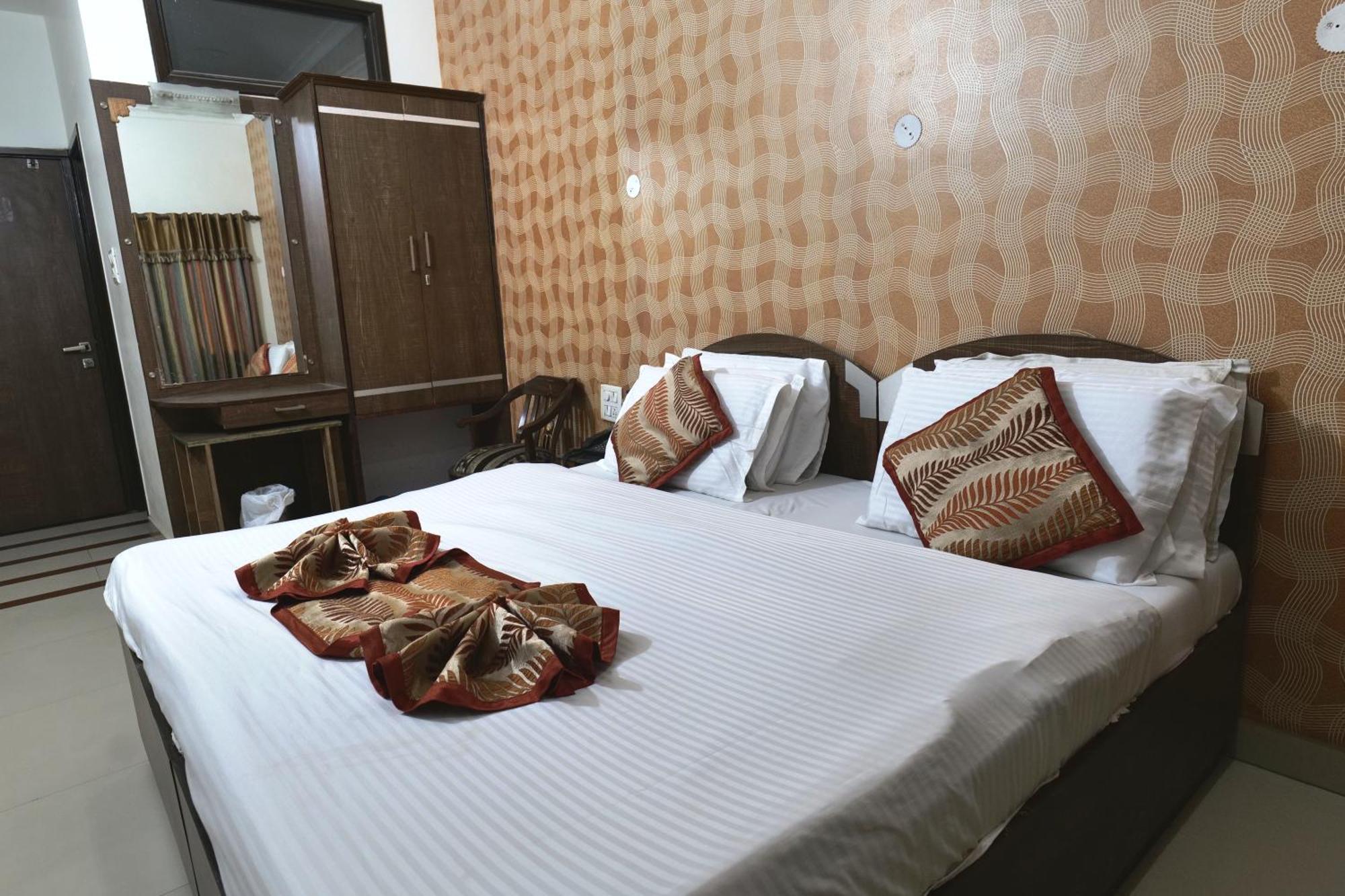 Hotel Holiday Comfort Amritsar Buitenkant foto