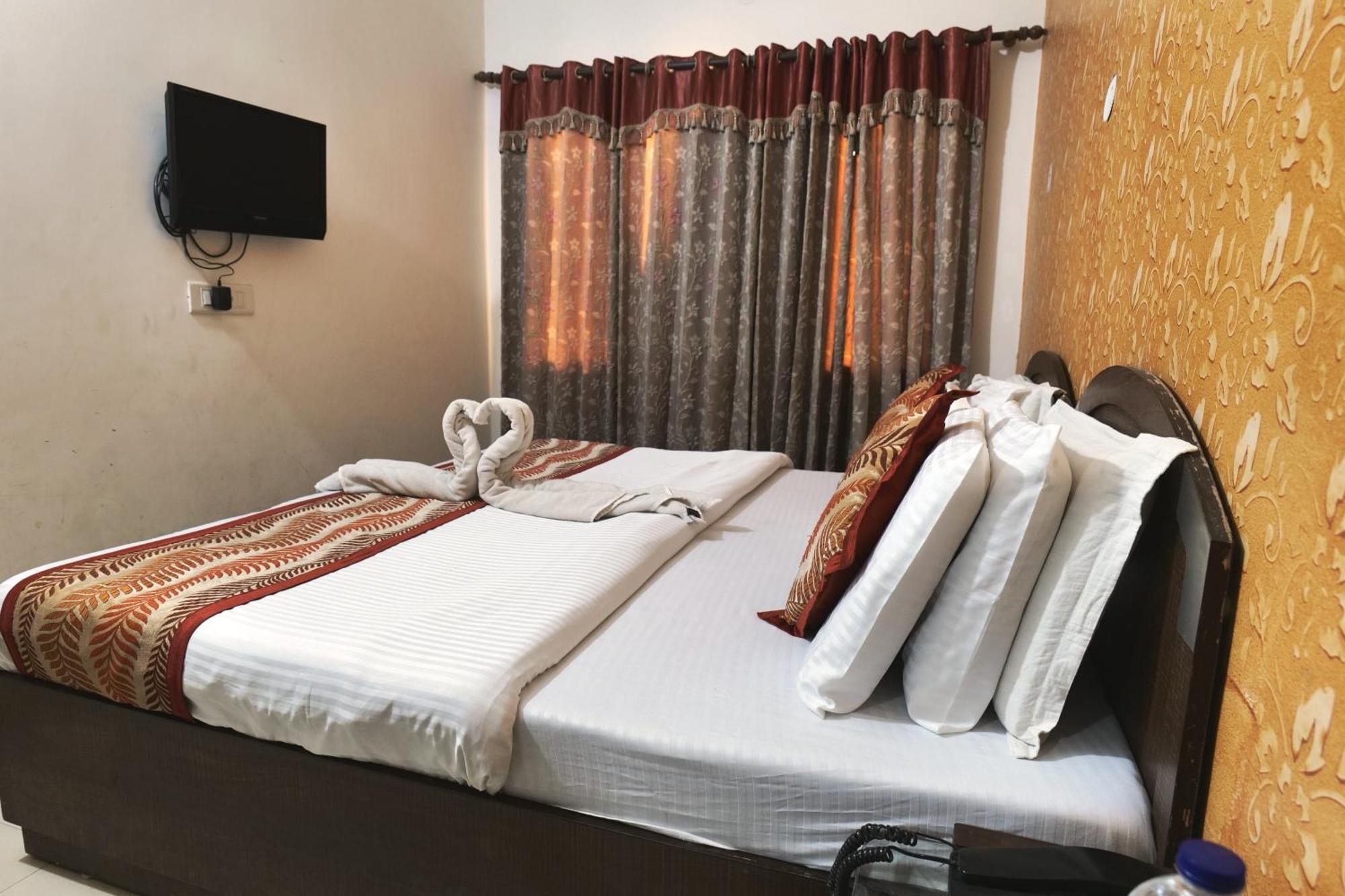 Hotel Holiday Comfort Amritsar Buitenkant foto