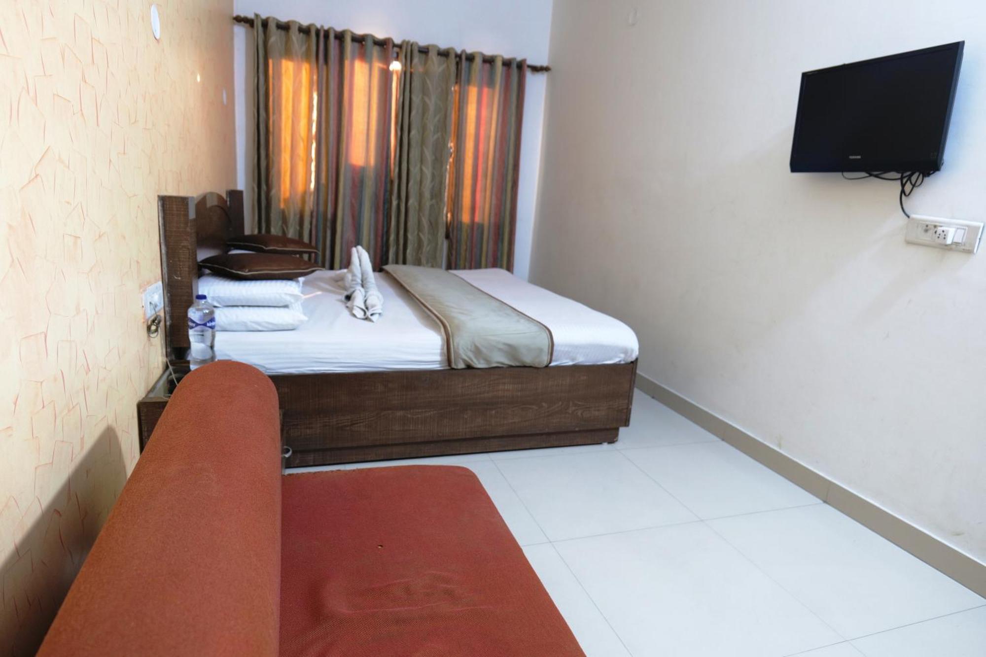 Hotel Holiday Comfort Amritsar Buitenkant foto
