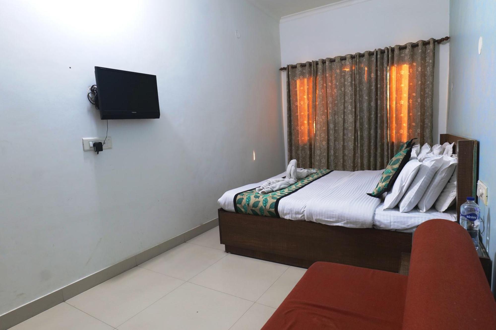 Hotel Holiday Comfort Amritsar Buitenkant foto
