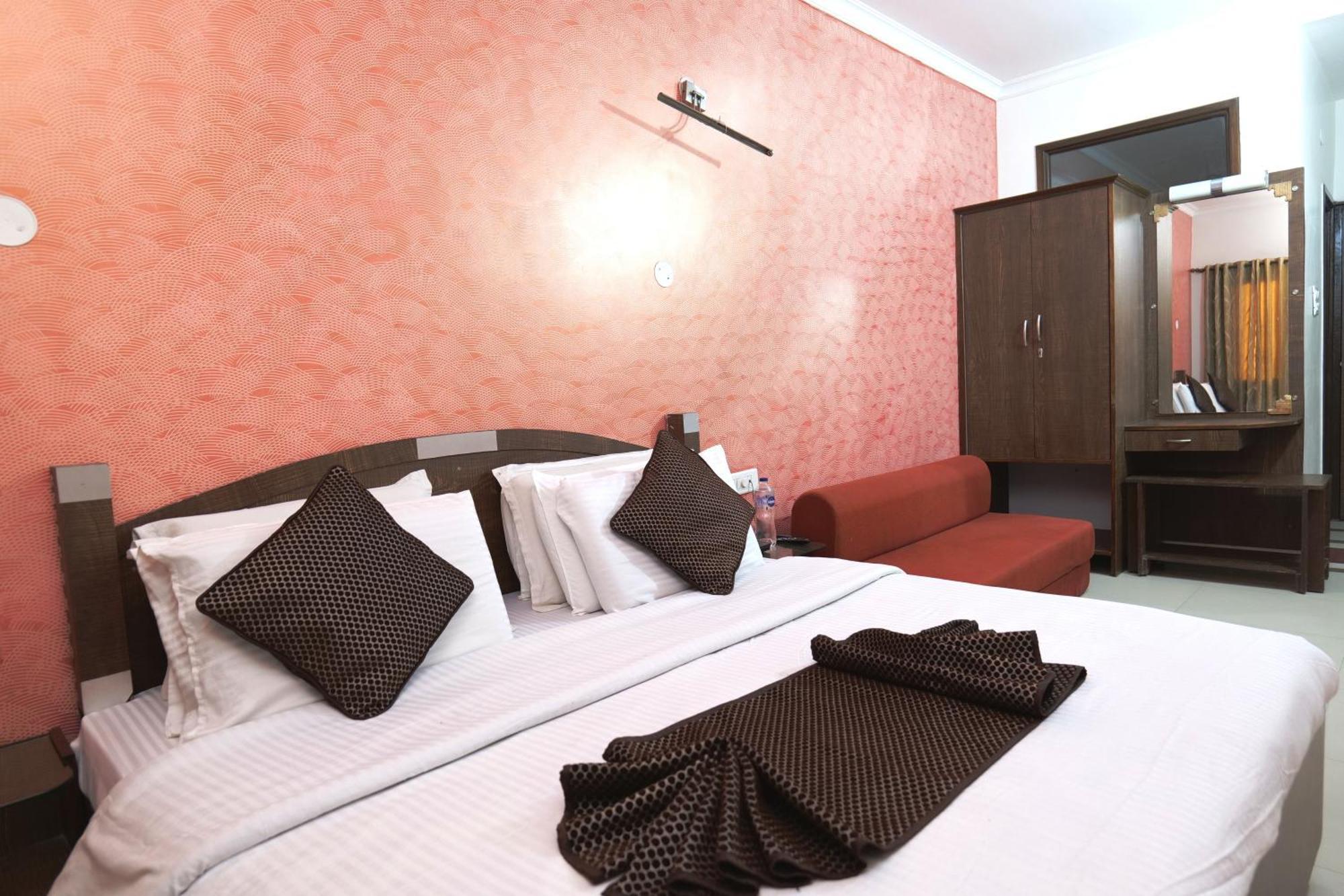Hotel Holiday Comfort Amritsar Buitenkant foto