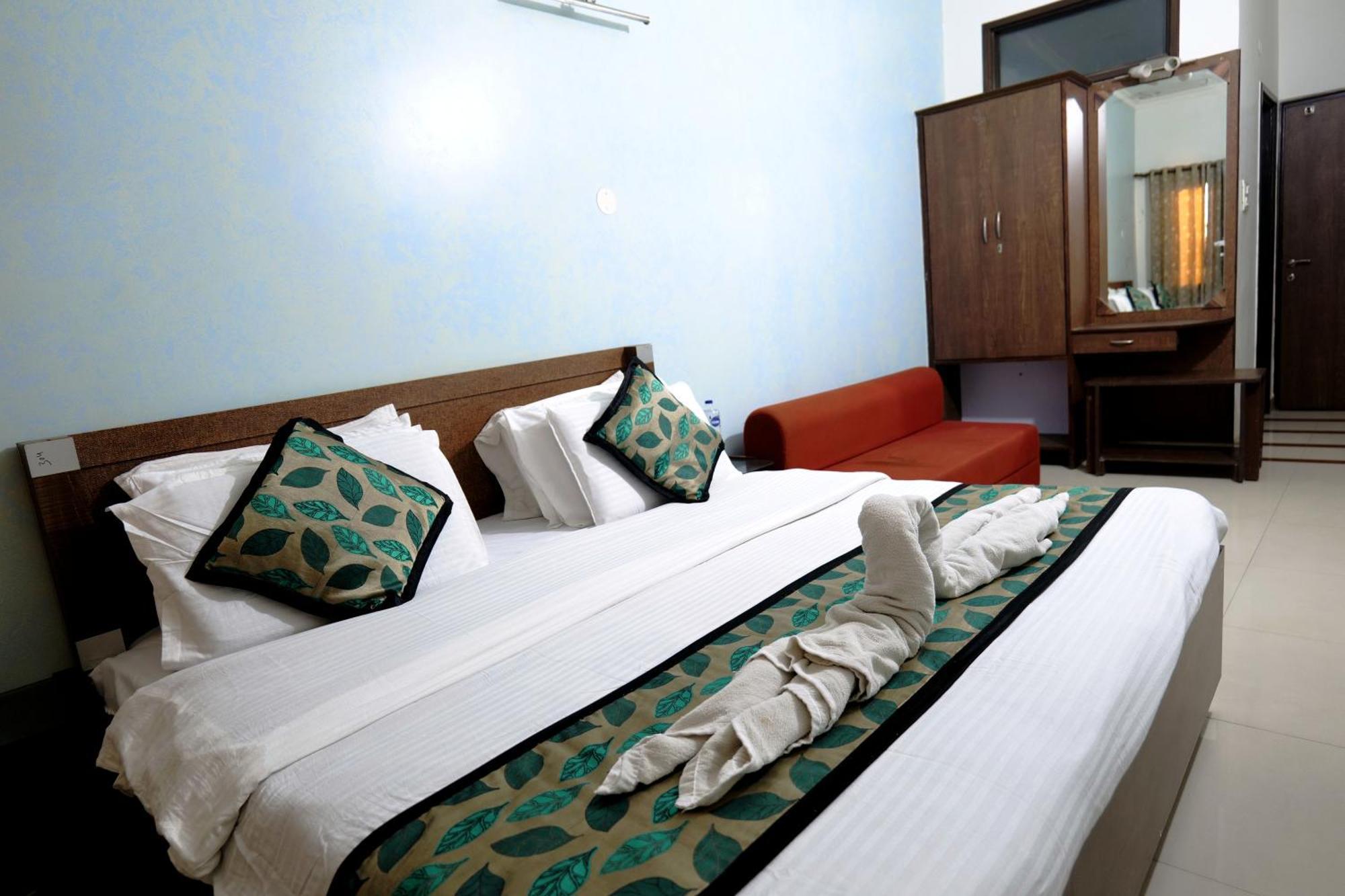 Hotel Holiday Comfort Amritsar Buitenkant foto