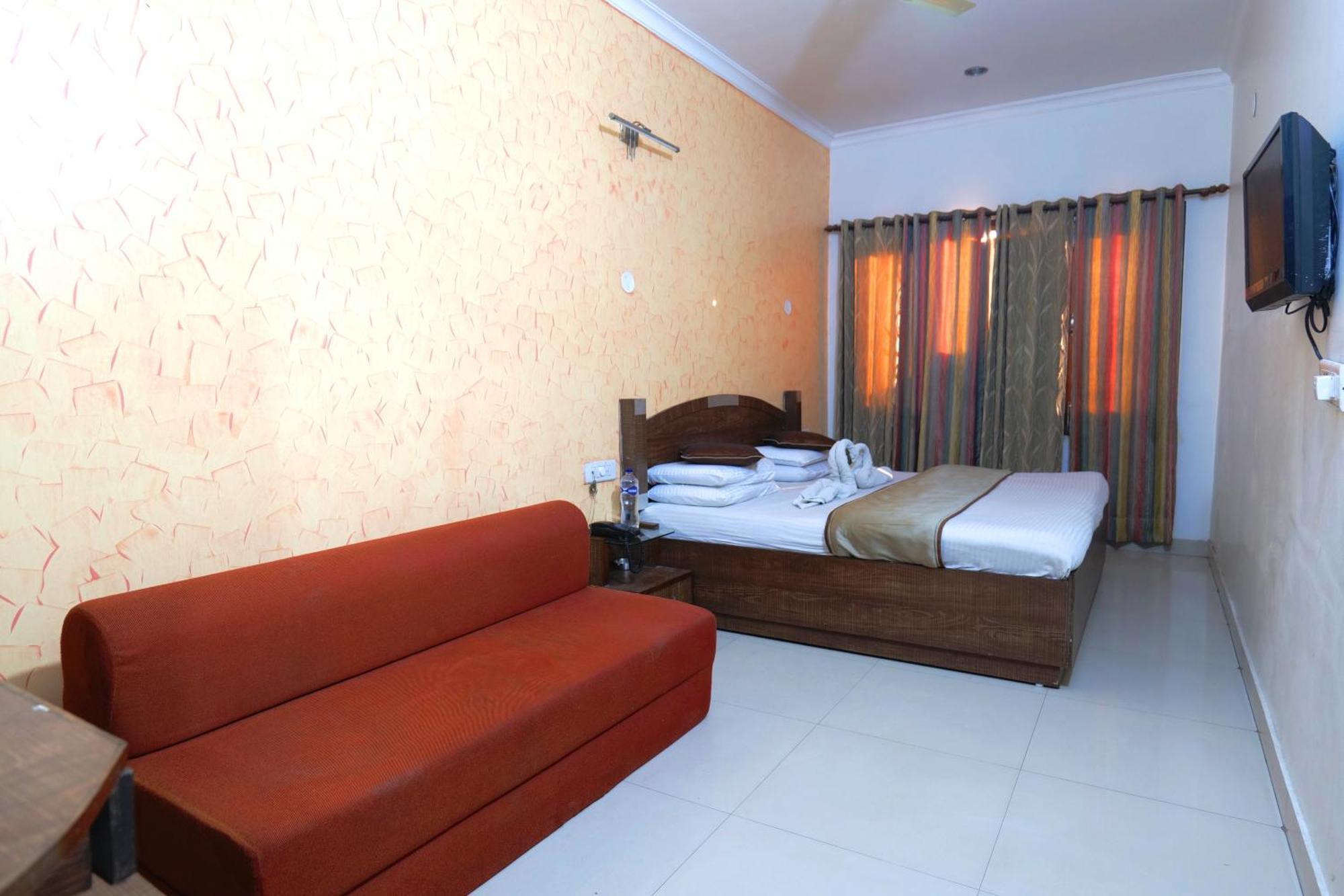 Hotel Holiday Comfort Amritsar Buitenkant foto
