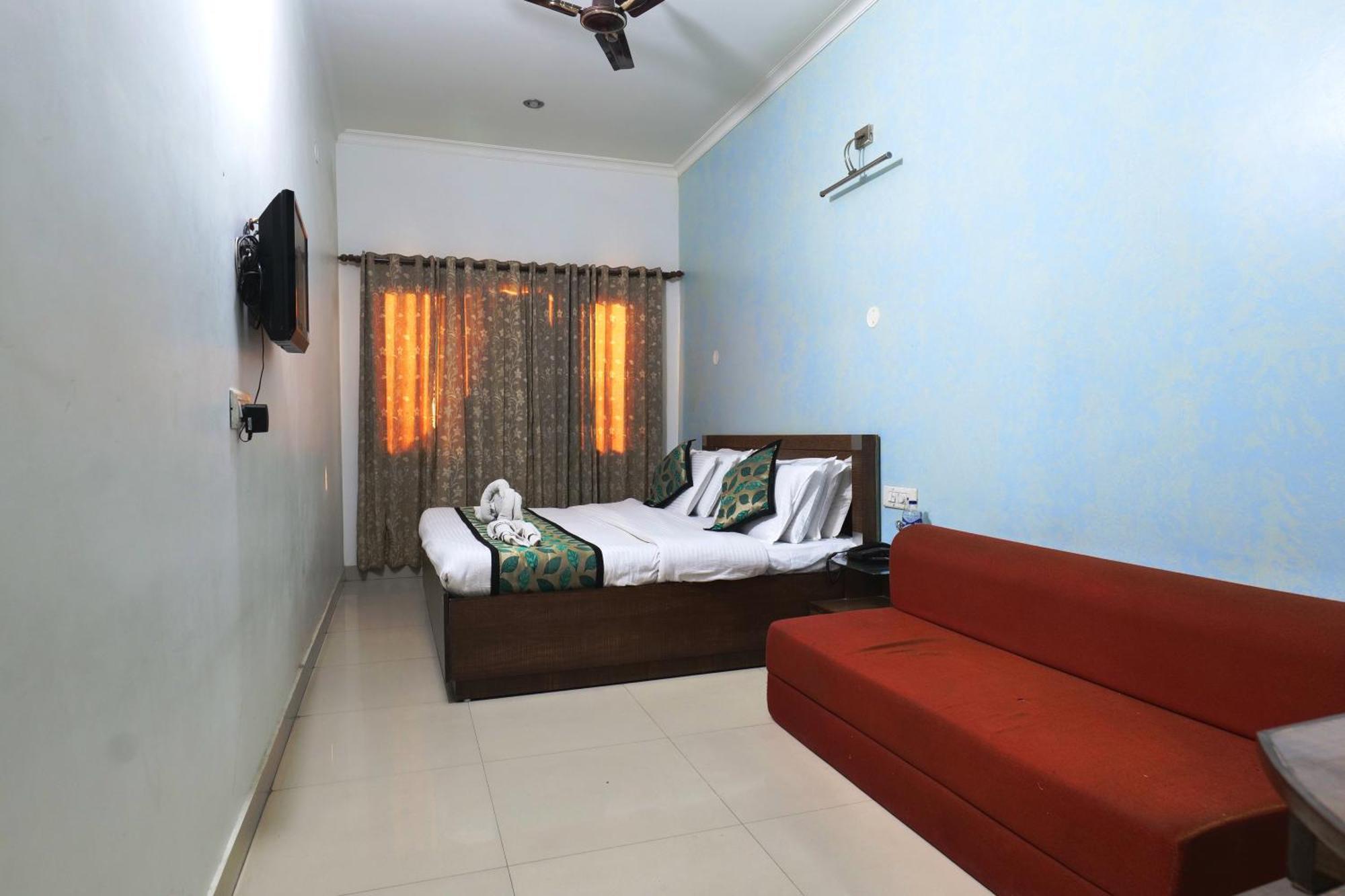 Hotel Holiday Comfort Amritsar Buitenkant foto