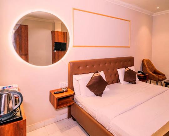 Hotel Holiday Comfort Amritsar Buitenkant foto