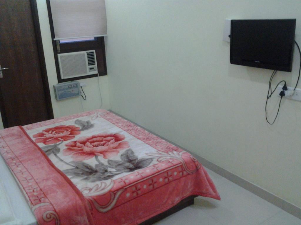 Hotel Holiday Comfort Amritsar Buitenkant foto