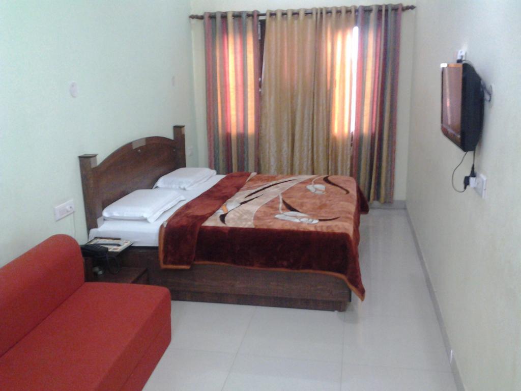 Hotel Holiday Comfort Amritsar Buitenkant foto