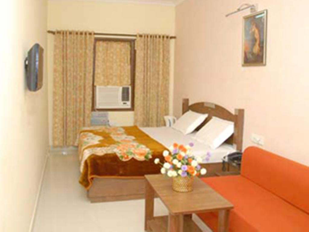Hotel Holiday Comfort Amritsar Buitenkant foto