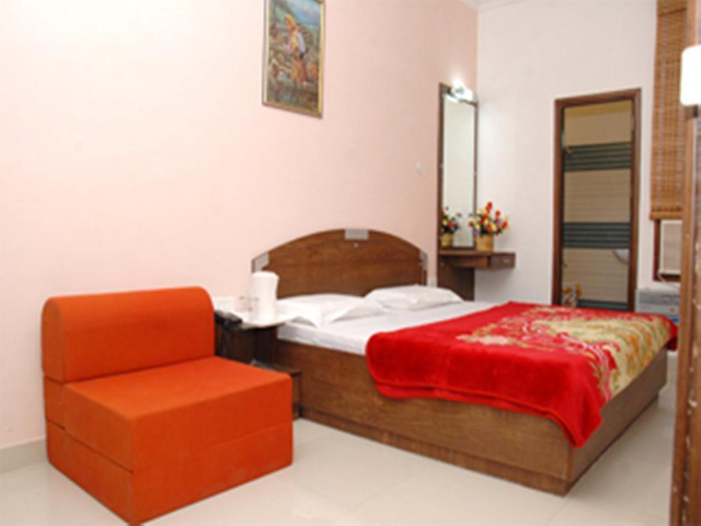 Hotel Holiday Comfort Amritsar Buitenkant foto